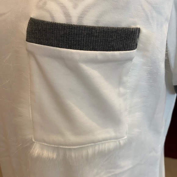 White T-shirt with gray trim - Picture 3 of 5